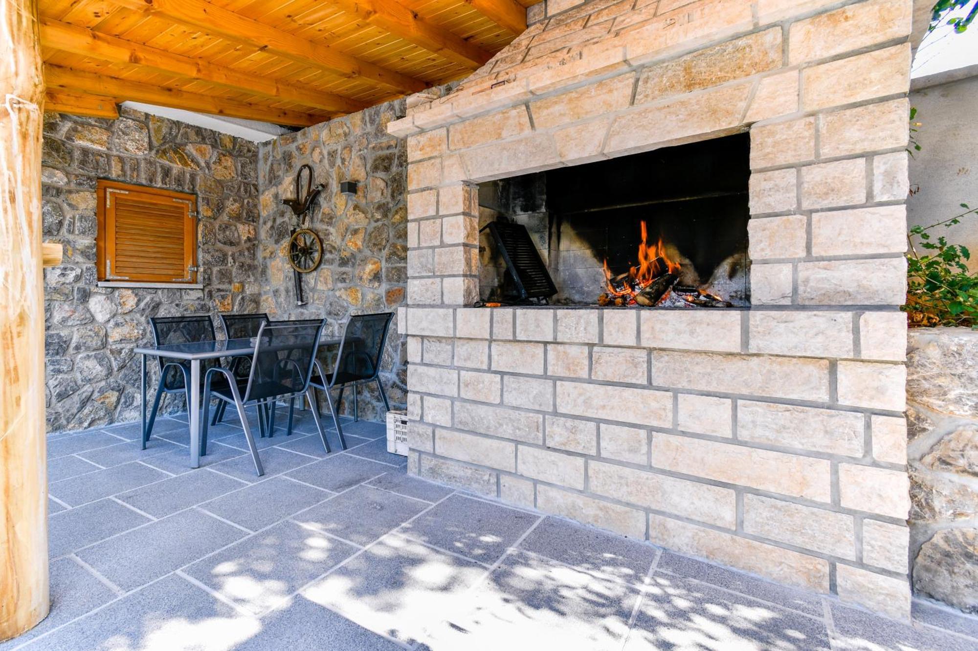 Apartman Lavanda Sa Bazenom I Okucnicom 4* Hreljin Kültér fotó